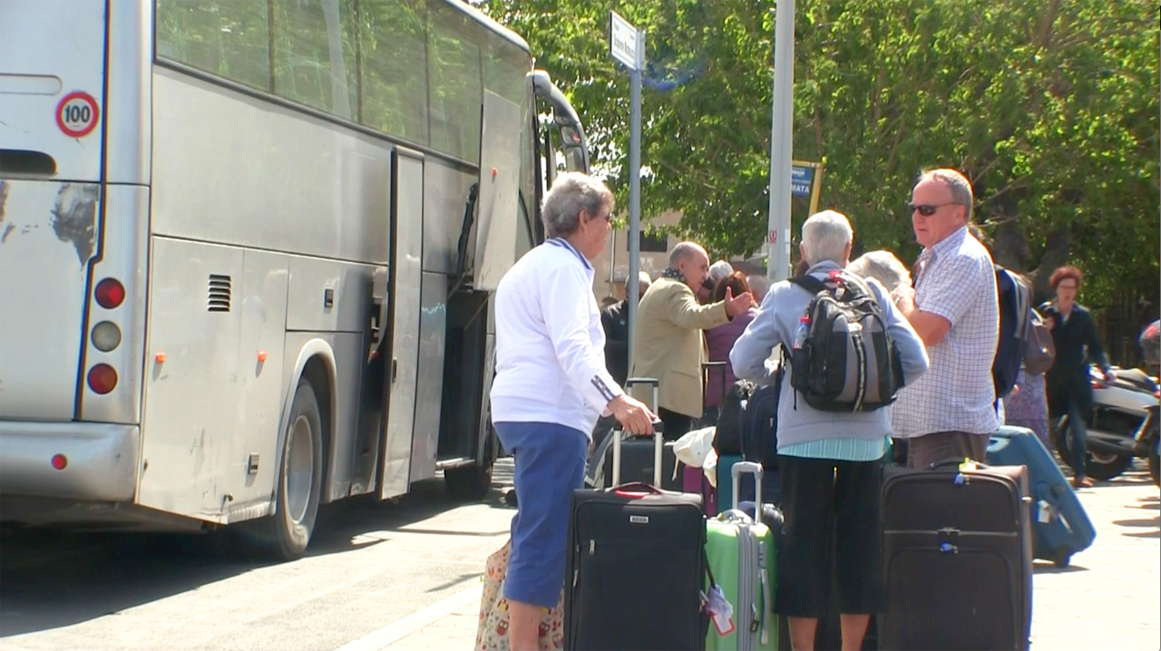 Taking public transportation from Rome Airport to Positano