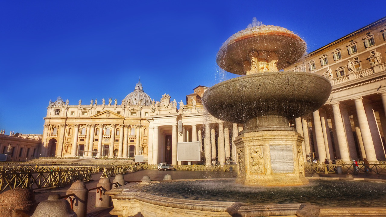 St Peter's Square Vatican Rome private tours in limousine RomeCabs