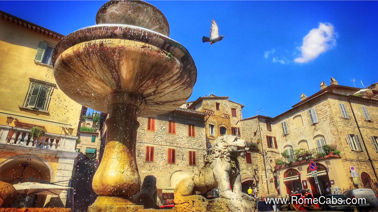 Piazza del Commune in Assisi Orvieto and Assisi Tour from Rome