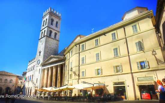 RomeCabs Assisi Tours from Rome - Piazza del Commune square
