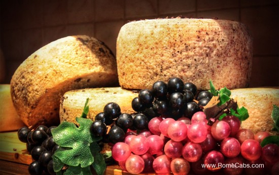 A Taste of Tuscany: Wine, Cheese, and Olive Oil Tasting Tour in Montepulciano and Pienza