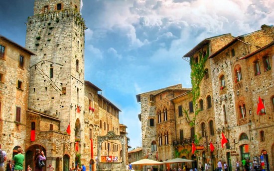 Private Transfers from Rome to florence visit Siena San Gimignano square