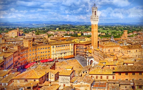 Sightseeing Transfer from Rome to Florence with visit to San Gimignano and Siena