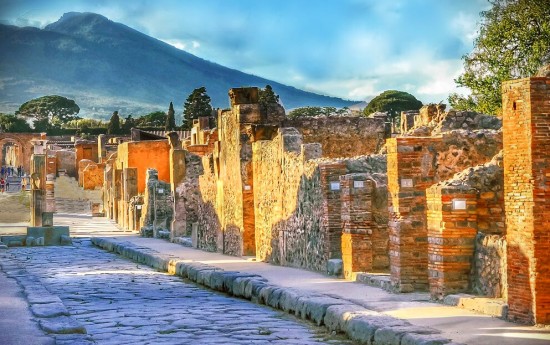 Private Transfer from Rome to Sorrento Amalfi Coast with stop in Pompeii