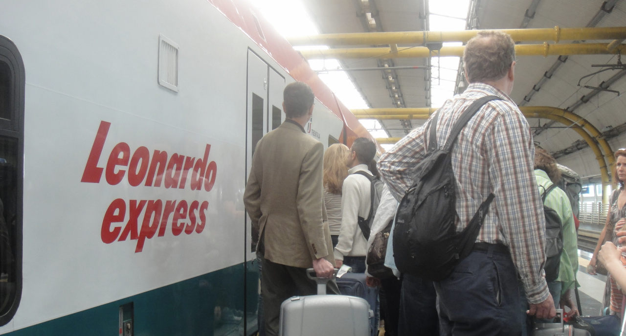 Taking the leonardo Express Train from FCO Fiumicino to Rome Airport Transfser options