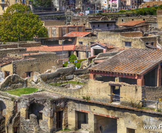 The Ghost City of Herculaneum: between beauty and history