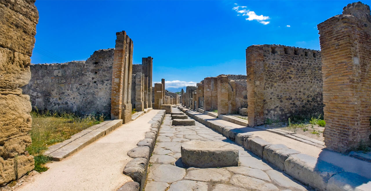 Pompeii One Way Streets with Stepping Stones Pompeii Tours from Rome to Amalfi Coast