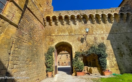 visit ancient castles in Tuscany from Rome day trip
