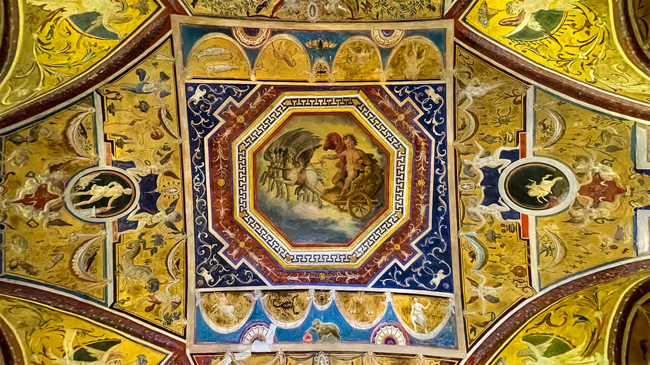 How to visit Bracciano Castle Hall of Pope Sala Papalina ceiling