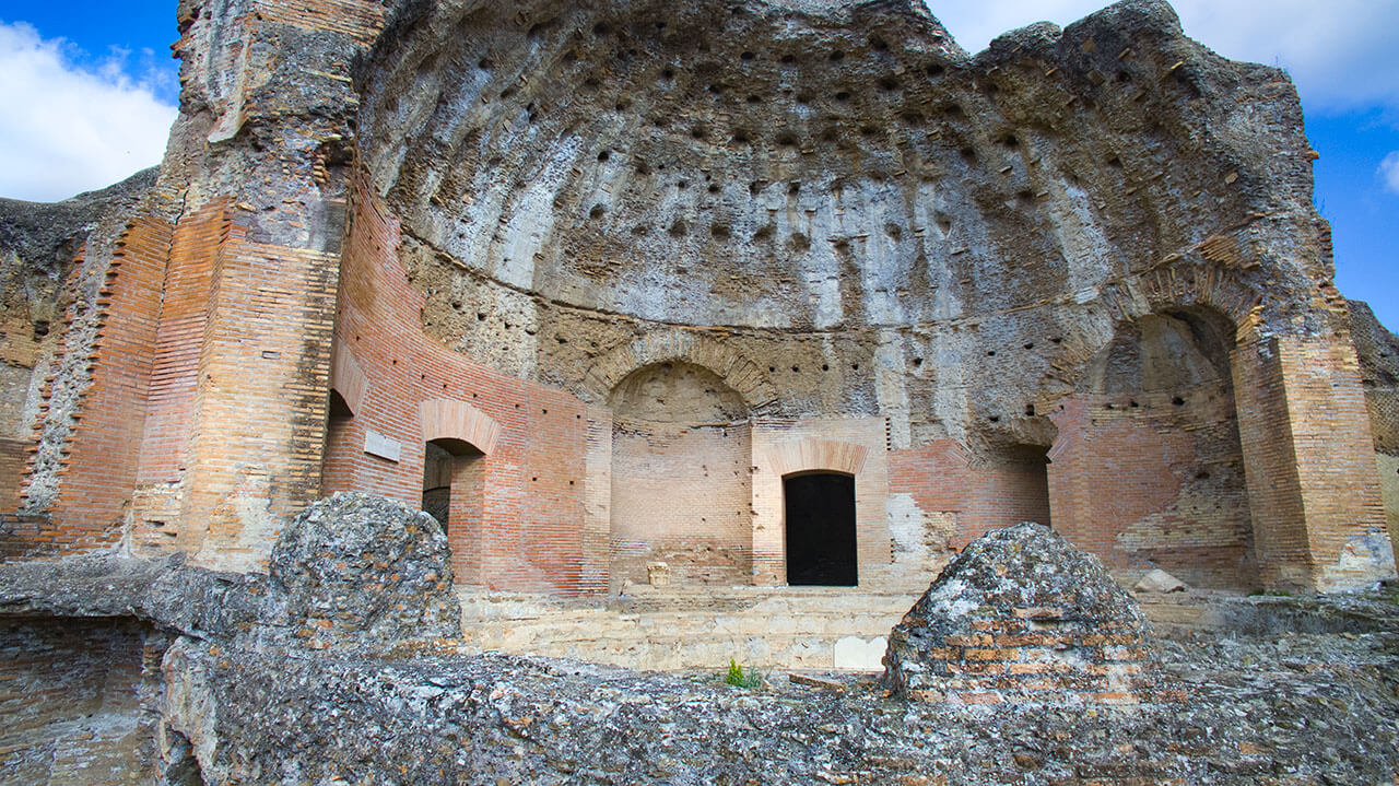 Baths with Heliocaminus Guide to visiting Hadrian's Villa Tivoli tours from Rome